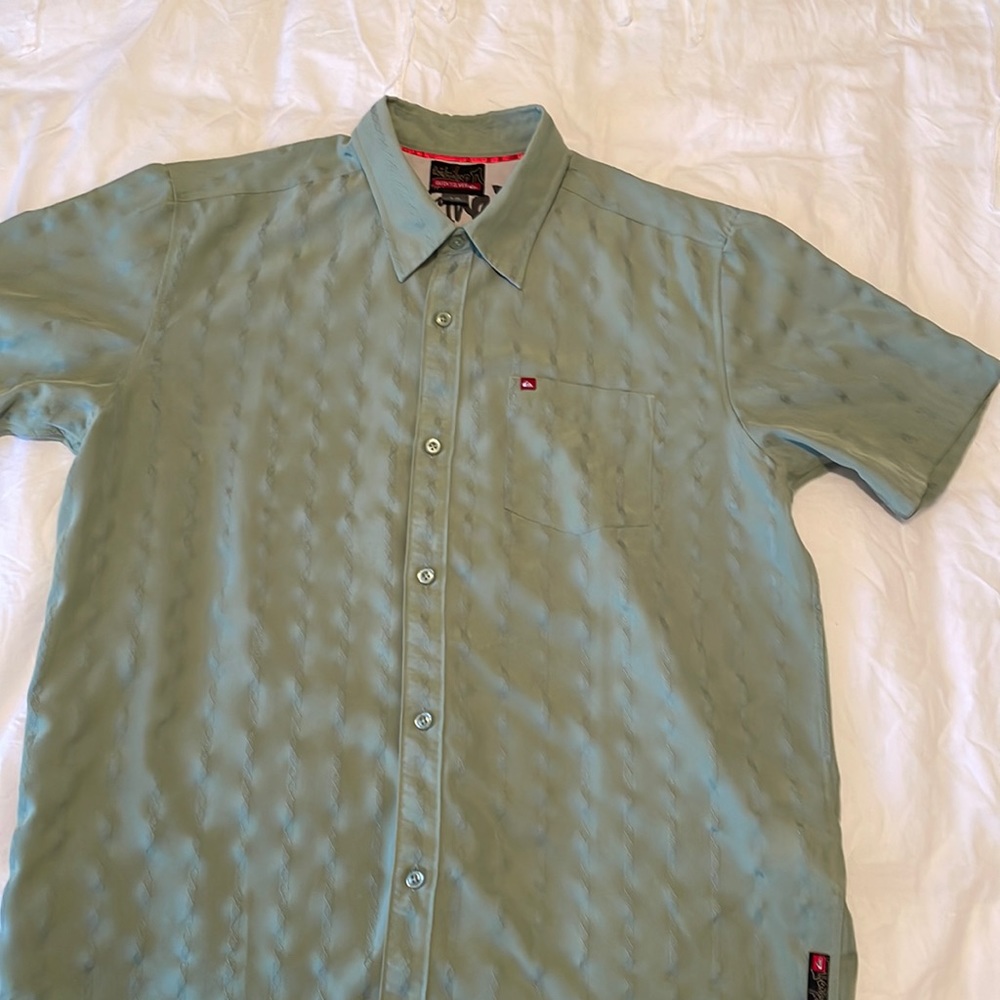 Quiksilver celadon green patterned short sleeve button down